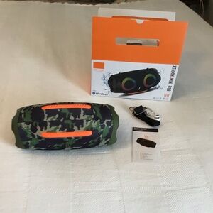Camouflage High Powered Bluetooth Wireless Light/Waterproof Speaker NWOT